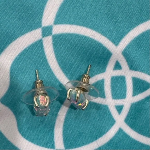 Kendra Scott Camelia Earring In Gold Aqua Kyocera Opal RARE NWOT - Picture 4 of 4